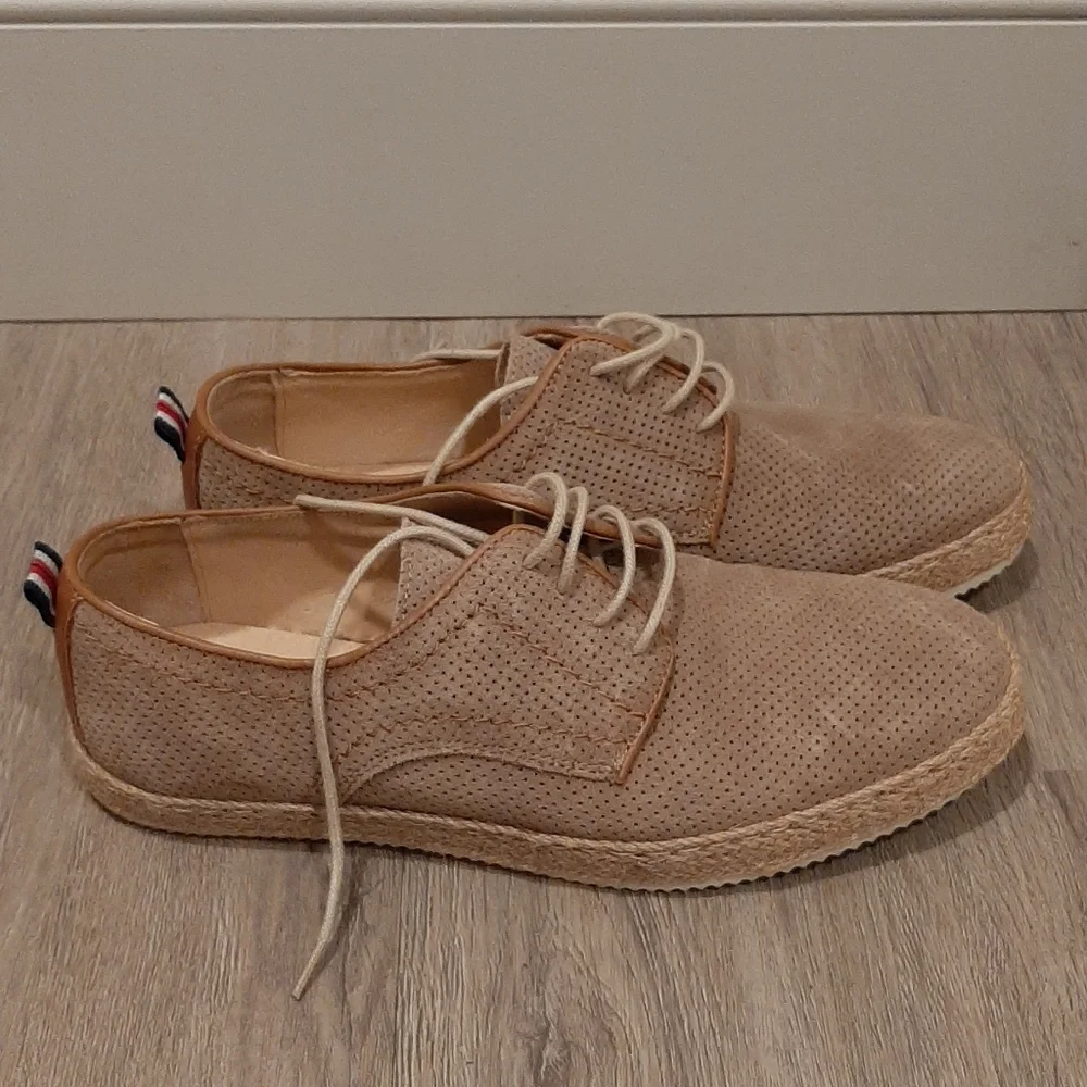 Shoes - Picture 4 of 5